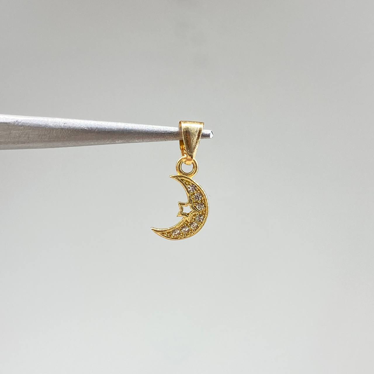 Dije Luna 0.4gr / 1.5cm / Circones Blancos Oro Amarillo &