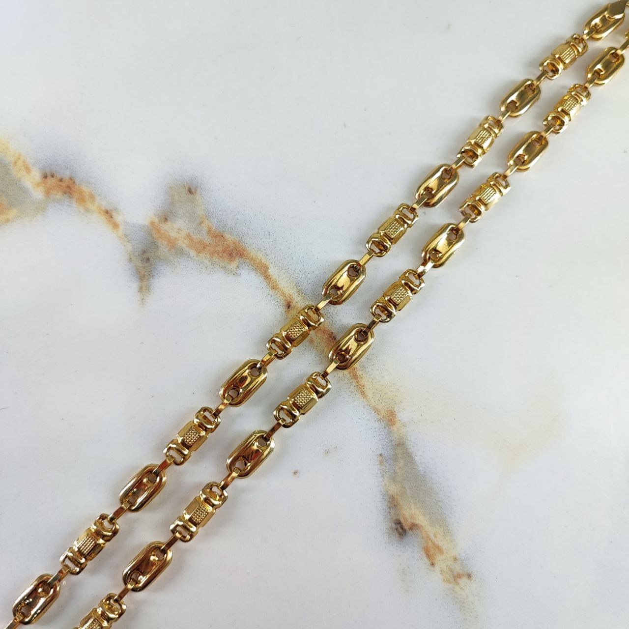 Cadena Rustica GC 13.75gr / 55cm / Barril Escamada Oro Amarillo &