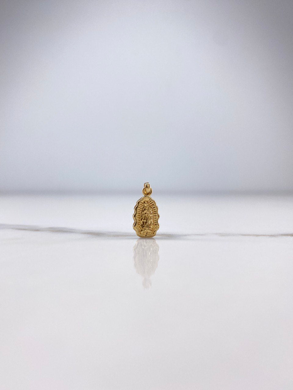 Dije Virgen de Guadalupe 0.6gr / 1.5cm / Silueta Oro Amarillo &