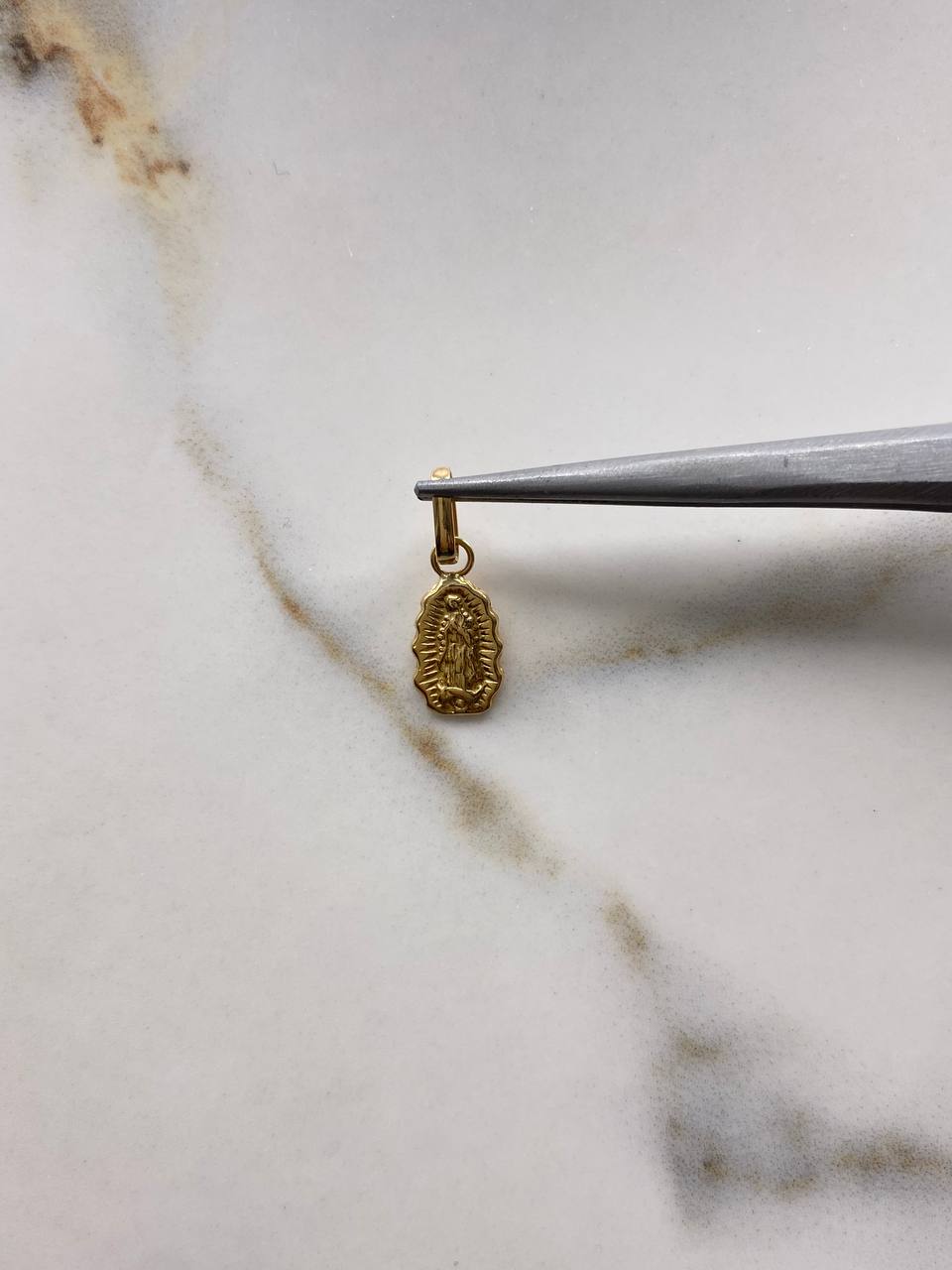 Dije Virgen de Guadalupe 0.6gr / 1.5cm / Silueta Oro Amarillo &