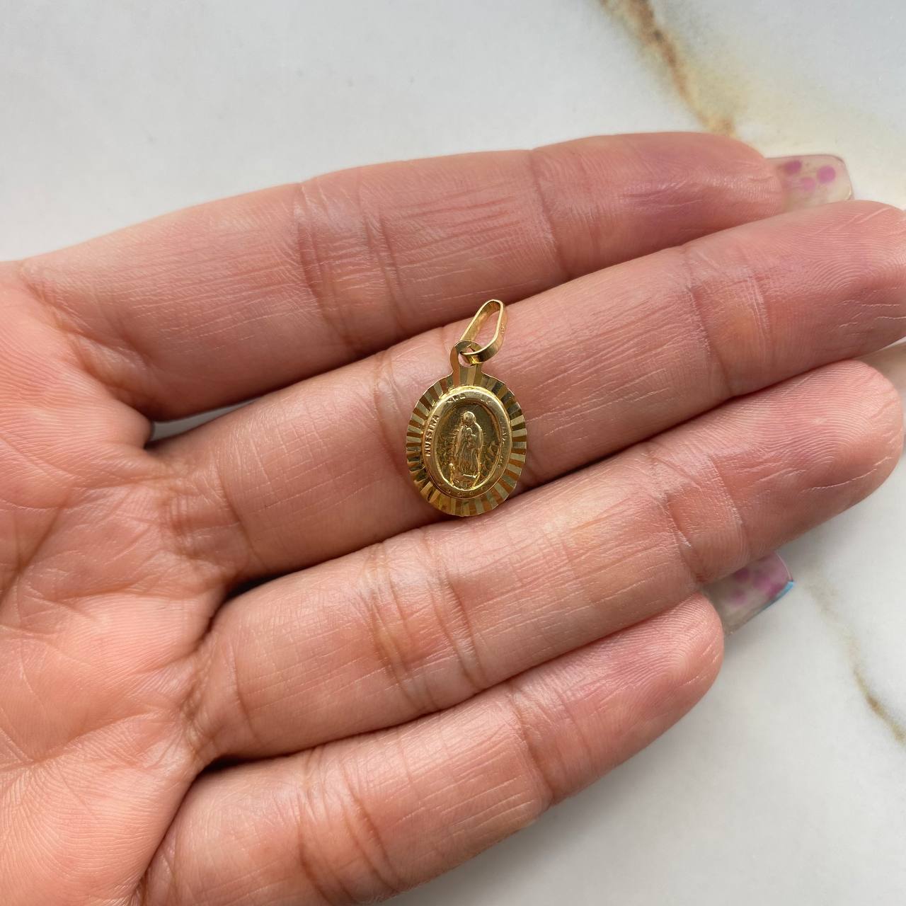 Dije Virgen de Guadalupe 1.35gr / 2cm / Diamantada Oro Amarillo &