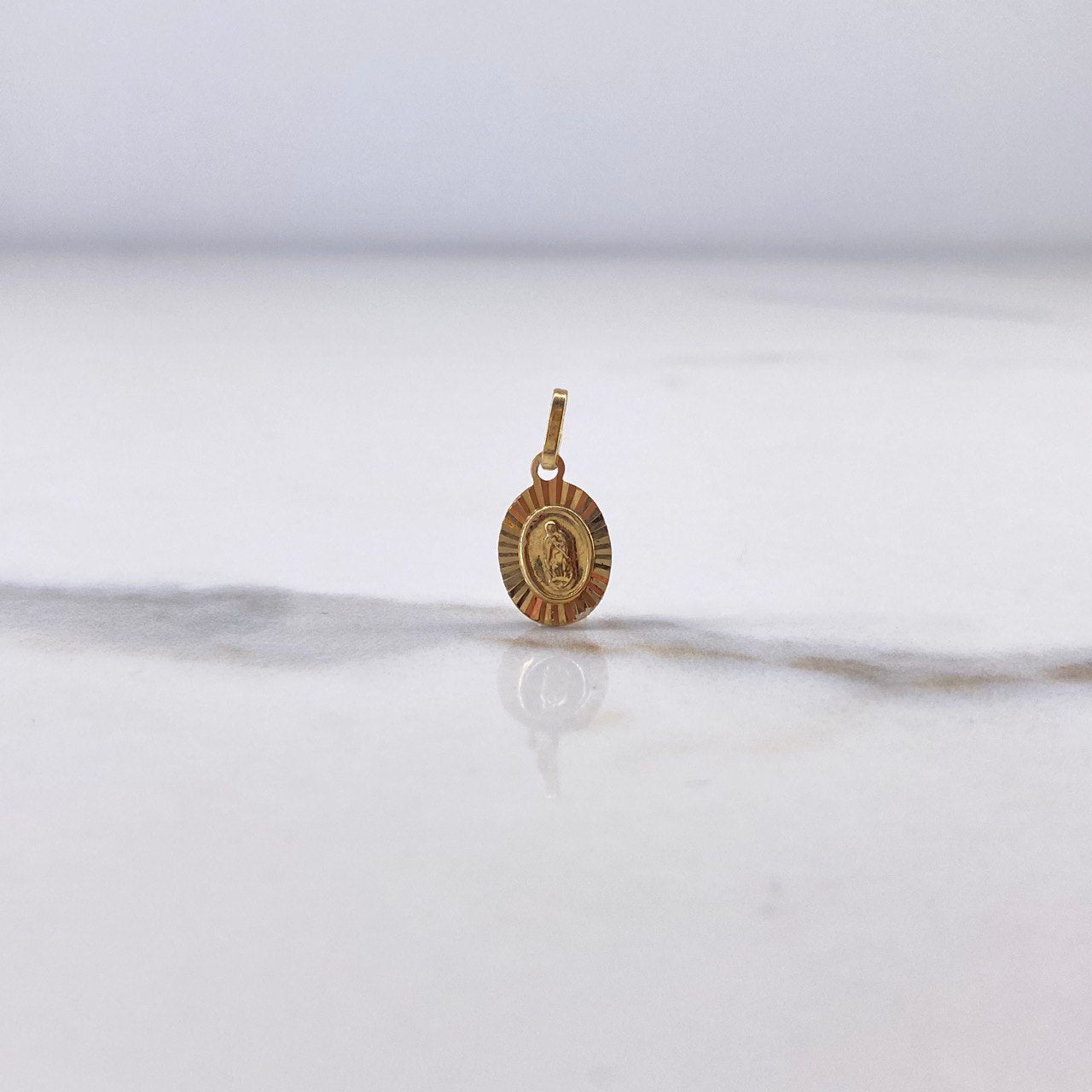 Dije Virgen de Guadalupe 0.75gr / 1.5cm / Diamantada Oro Amarillo &