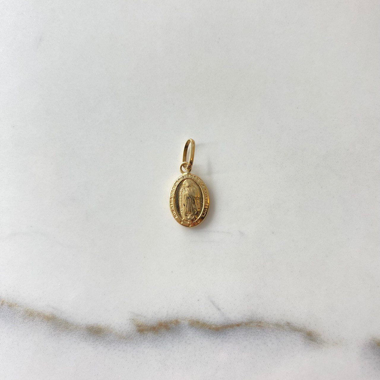 Dije Virgen de Guadalupe 0.7gr / 1.5cm / Troquelado Oro Amarillo &