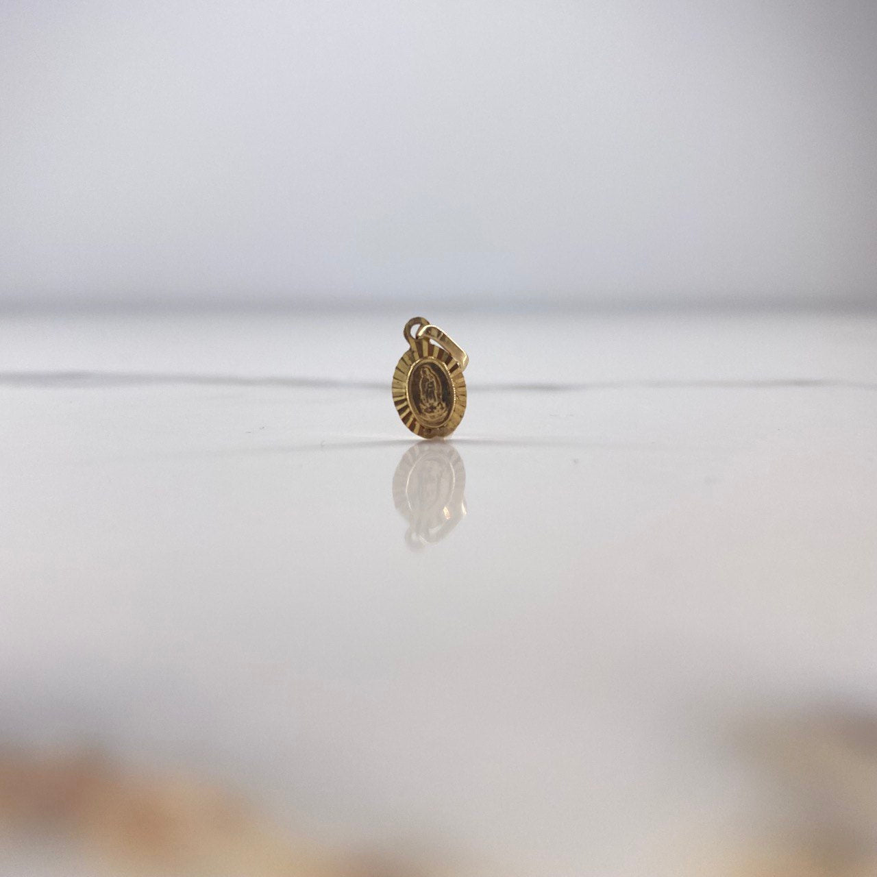 Dije Virgen de Guadalupe 0.45gr / 1.5cm / Diamantada Oro Amarillo &