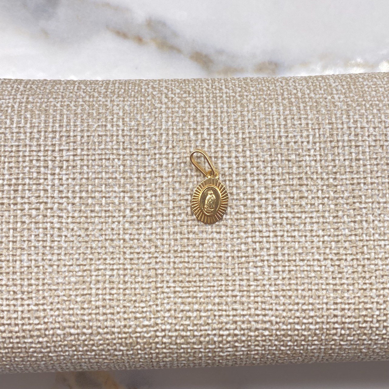 Dije Virgen de Guadalupe 0.55gr / 1.5cm / Diamantada Oro Amarillo &