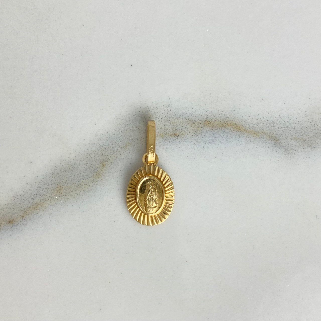 Dije Virgen de Guadalupe 0.6gr / 1.5cm / Diamantada Oro Amarillo &