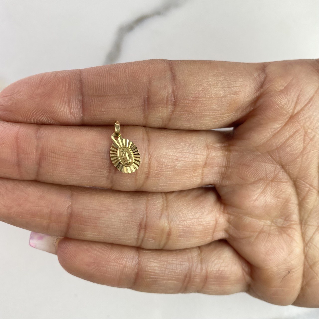 Dije Virgen de Guadalupe 0.6gr / 1.5cm / Diamantada Oro Amarillo &