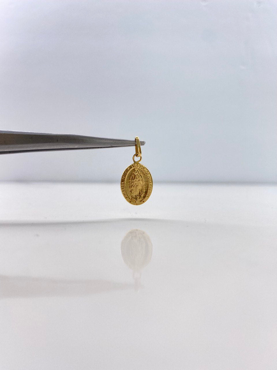 Dije Virgen de Guadalupe 0.6gr / 2cm / Troquelado Oro Amarillo &