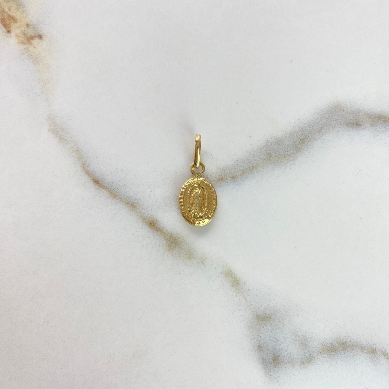 Dije Virgen de Guadalupe 0.8gr / 1.5cm / Diamantada Oro Amarillo &