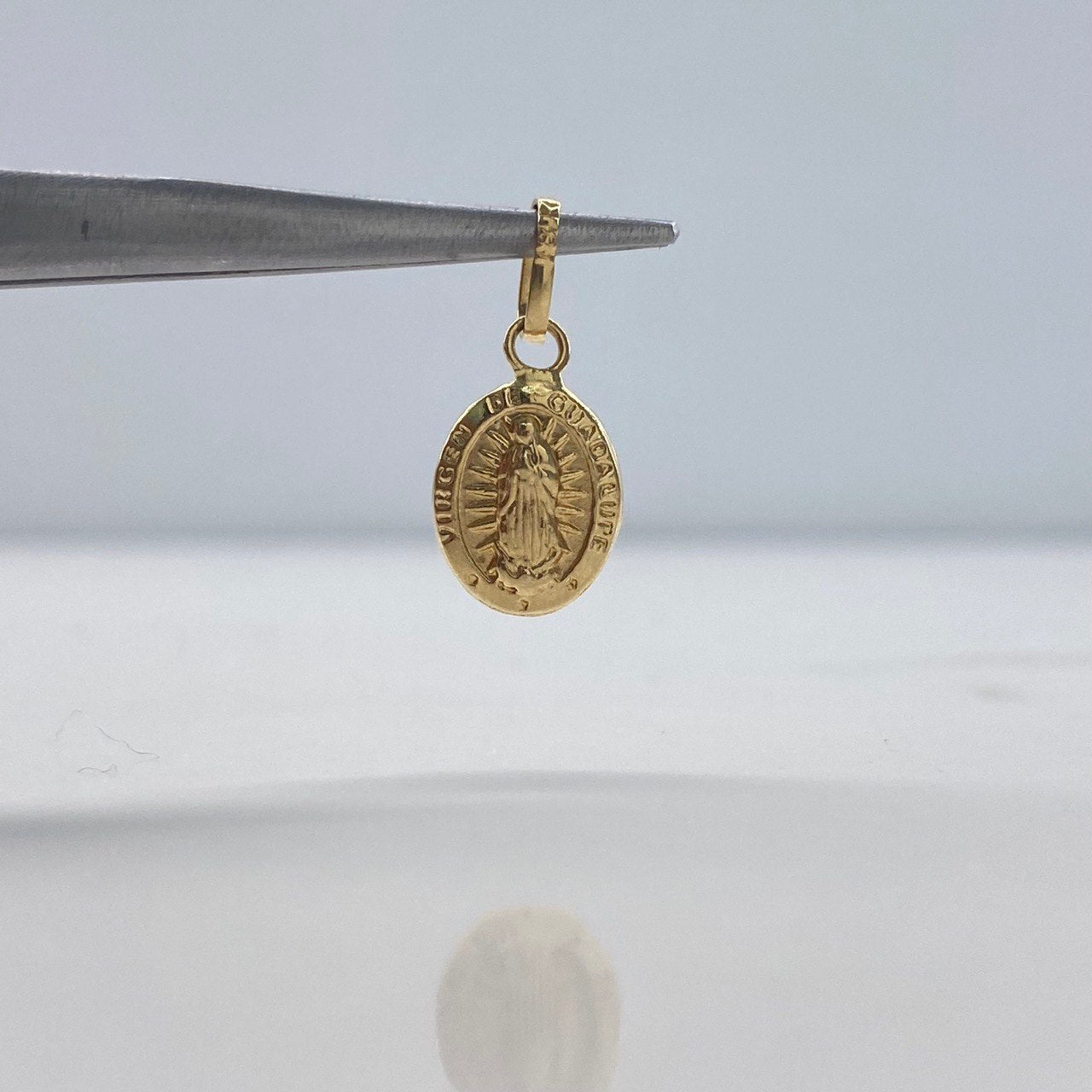 Dije Virgen de Guadalupe 0.7gr / 1.5cm / Troquelado Oro Amarillo &