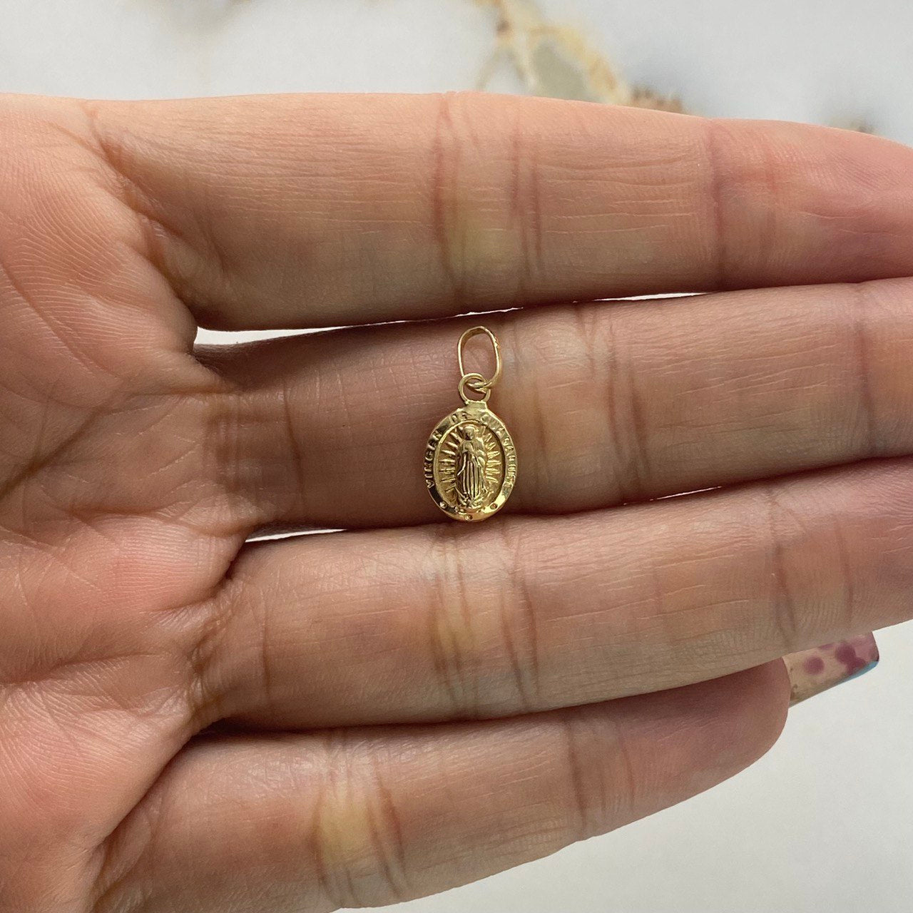 Dije Virgen de Guadalupe 0.7gr / 1.5cm / Troquelado Oro Amarillo &