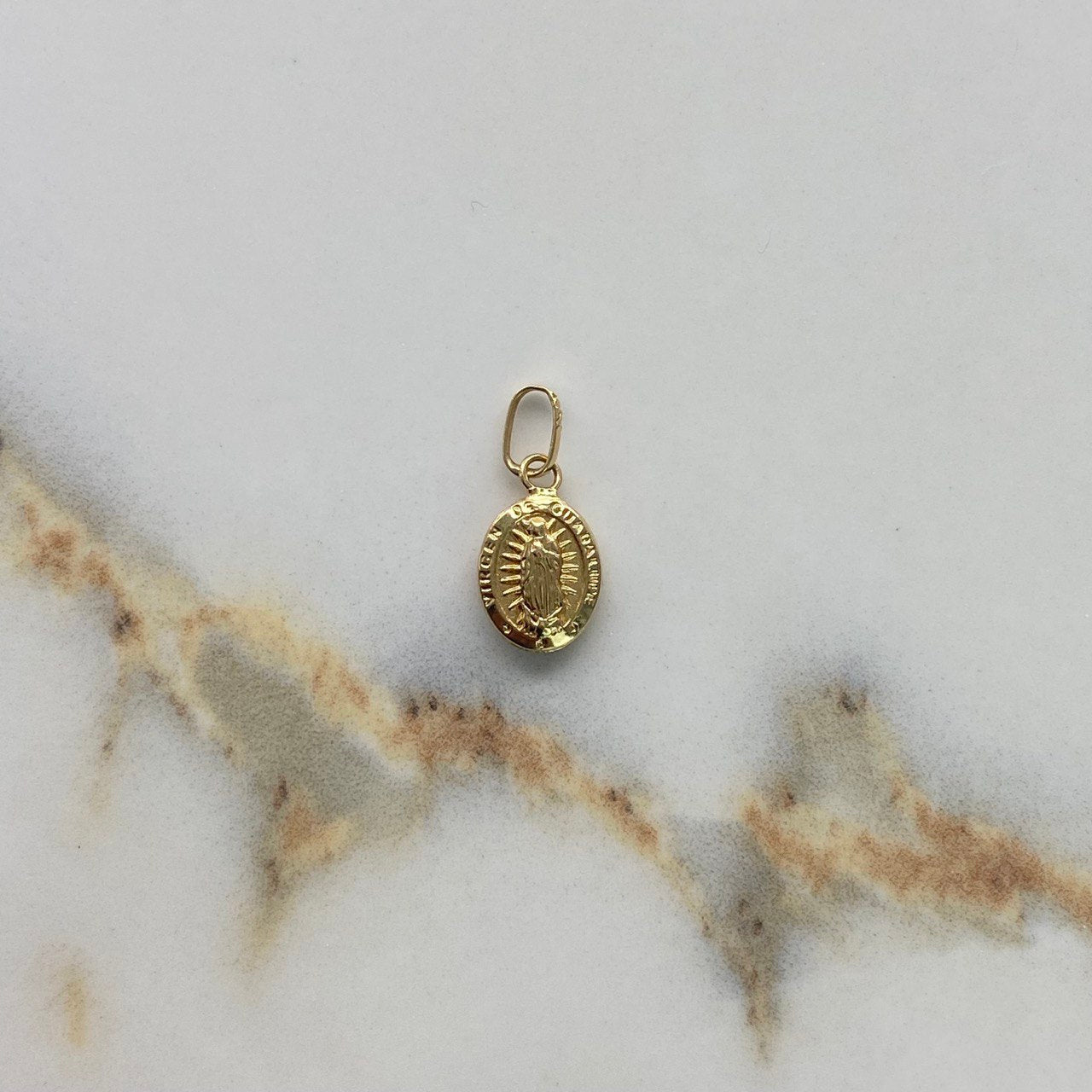 Dije Virgen de Guadalupe 0.7gr / 1.5cm / Troquelado Oro Amarillo &