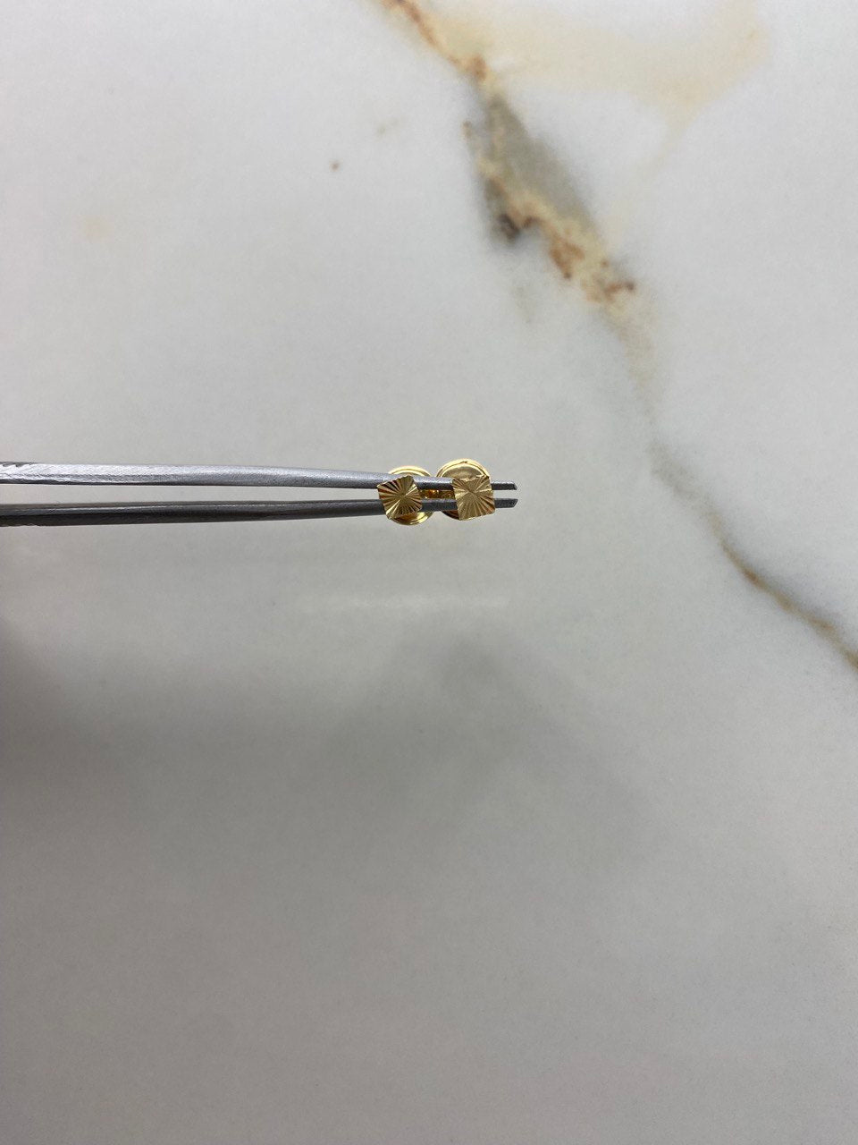 Topos Cuadrados 0.45gr / Diamantado Oro Amarillo &