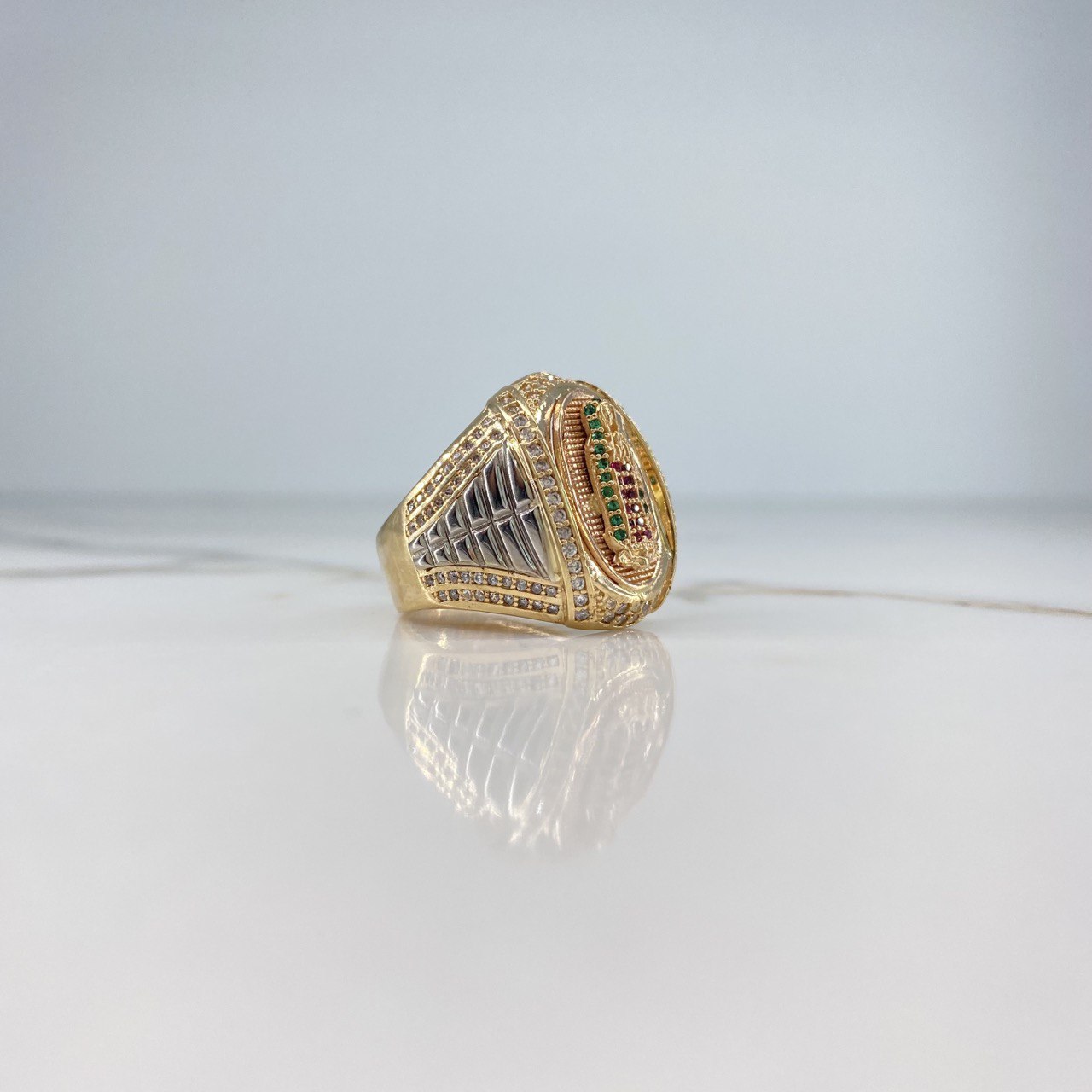 Anillo Virgen de Guadalupe 16.15gr / 10 1/4 / Circones Blancos Fucsia Verdes Tres Oros &