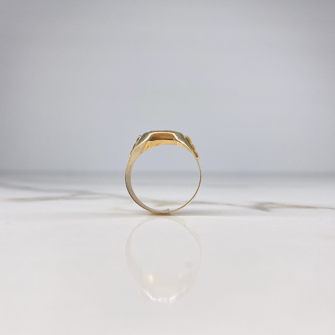 Anillo Sello 4.55gr / T11 1/4 / Punteado Tres Oros &