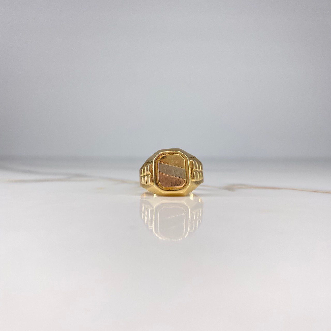 Anillo Sello 4.55gr / T11 1/4 / Punteado Tres Oros &