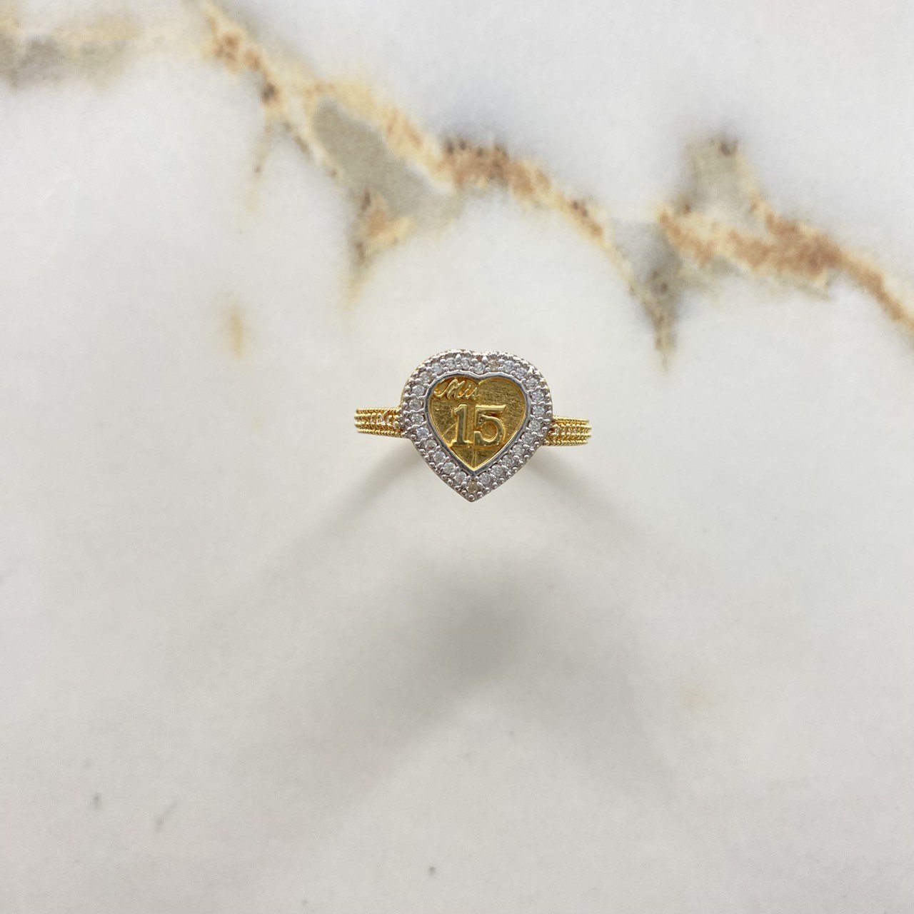 Anillo 15s Corazon 4.35gr / T7 3/4 / Circones Blancos Dos Oros Amarillo Blanco &