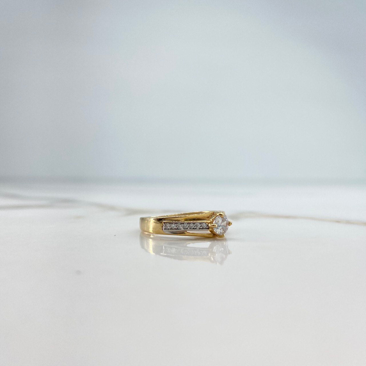 Anillo Tres Lineas 2.2gr / T6 1/2 / Circones Blancos Dos Oros Amarillo Blanco &