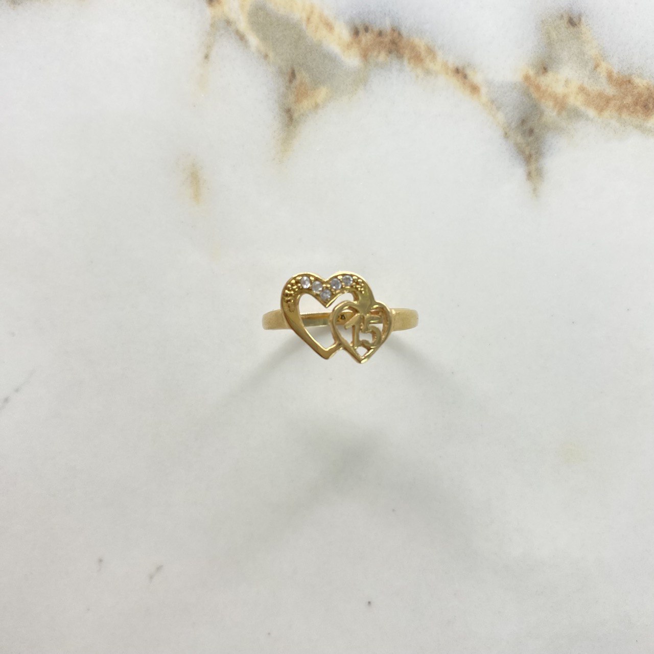 Anillo 15s Corazones 2.8gr / T7 1/4 / Circones Blancos Oro Amarillo &