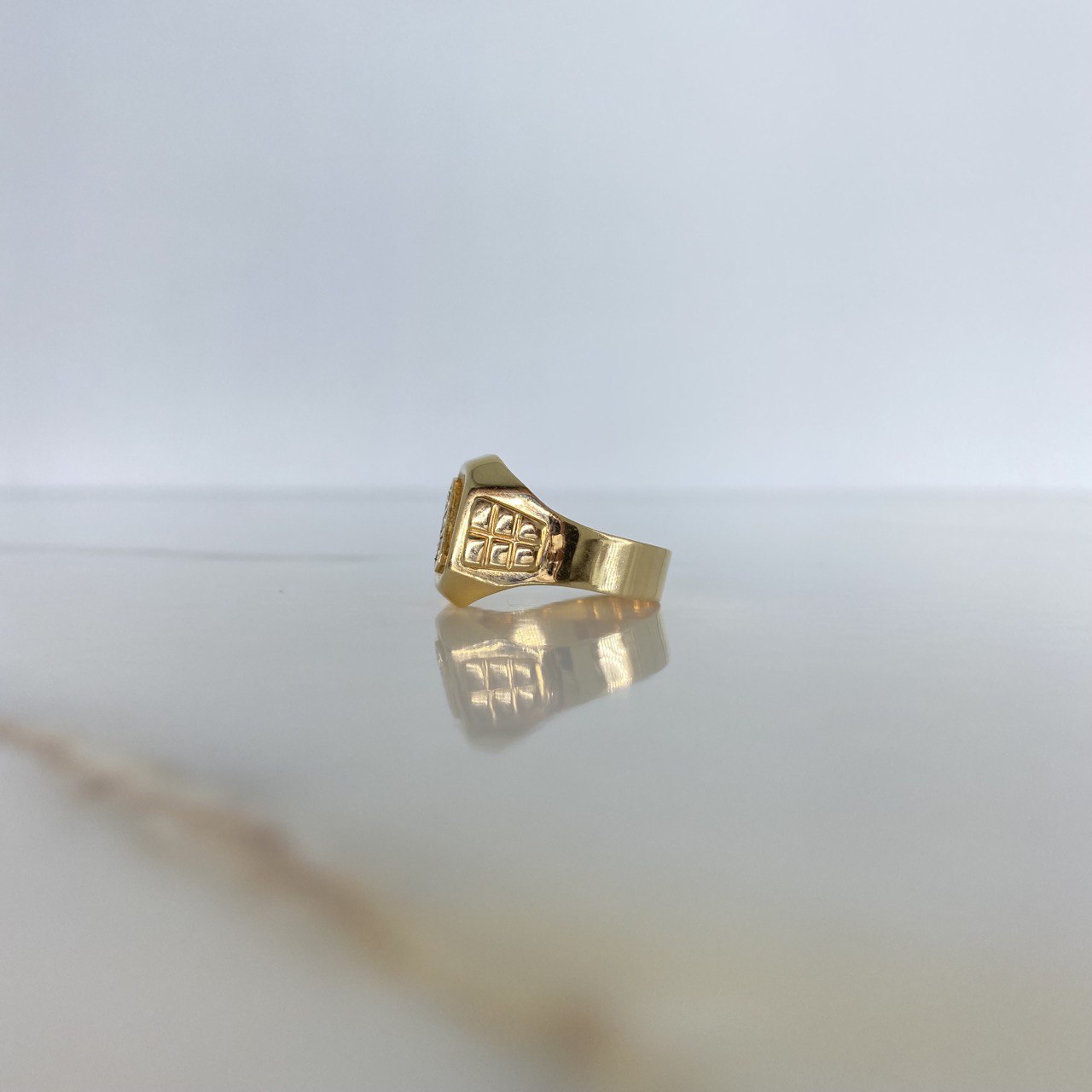 Anillo Sello Trinity 4.05gr / 9 1/2 / Relieve Circon Blanco Oro Amarillo &
