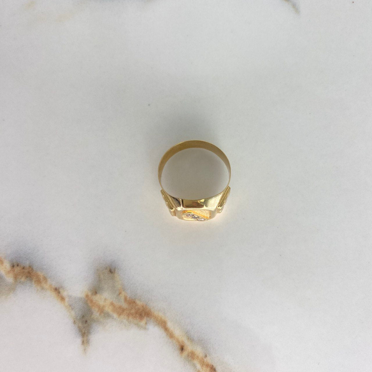 Anillo Sello Trinity 4.05gr / 9 1/2 / Relieve Circon Blanco Oro Amarillo &