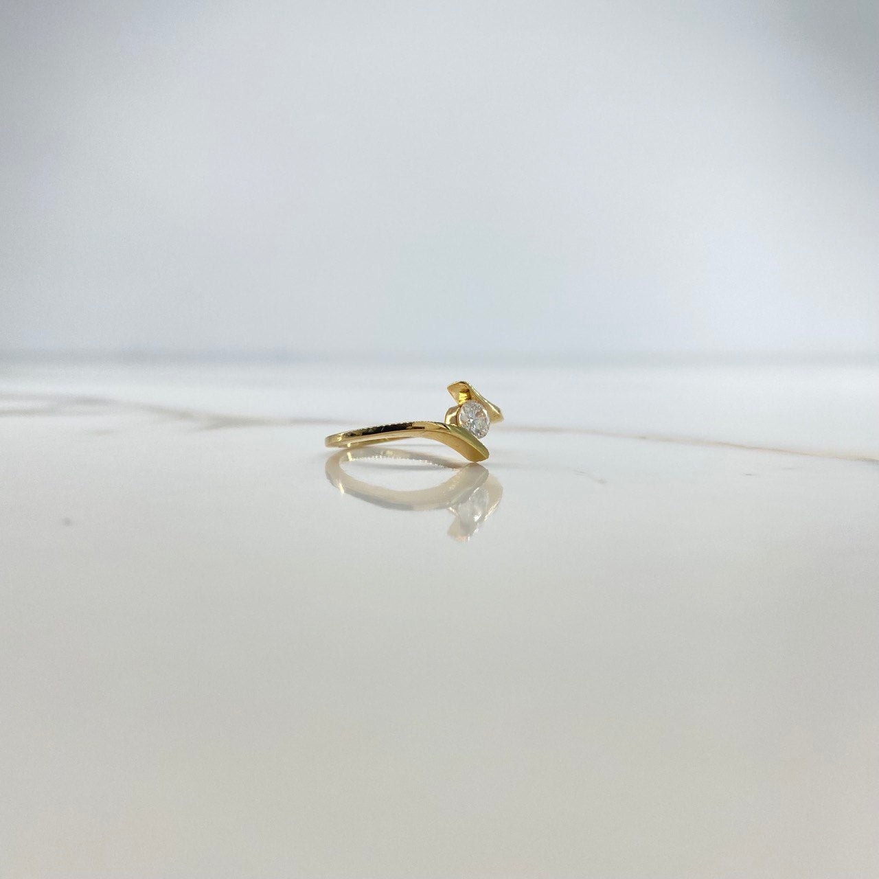 Anillo Linea Invertida 2.53gr / T5 / Diamante 28pts Oro Amarillo (Joya) $