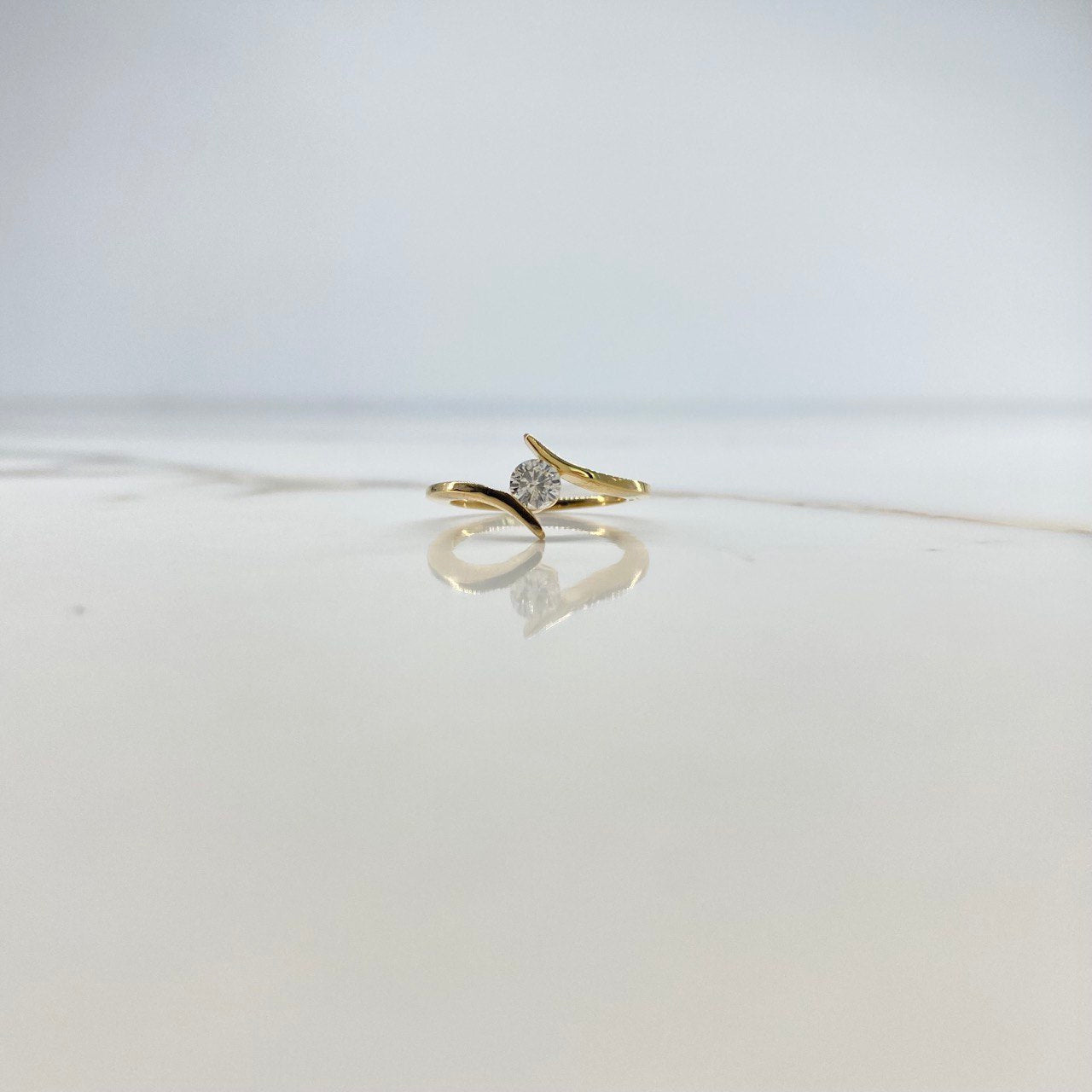 Anillo Linea Invertida 2.53gr / T5 / Diamante 28pts Oro Amarillo (Joya) $
