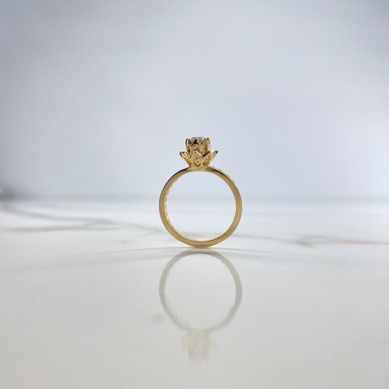 Anillo Solitario Flor 3.46gr / T5 1/4 / Diamante 30pts Oro Amarillo (Joya) &