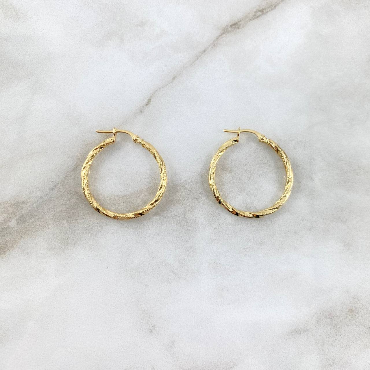 Candongas Sami 1.6gr / 2.7cm / Punteadas Entorchadas Oro Amarillo 18K