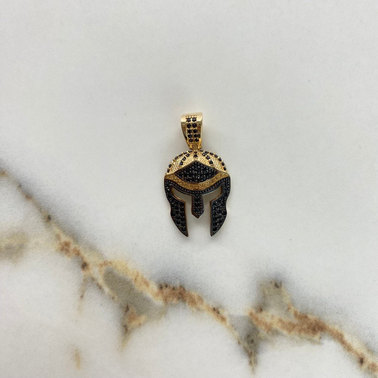 Dije Casco Vikingo 3.2gr / 3cm / Circones Negros Oro Amarillo &