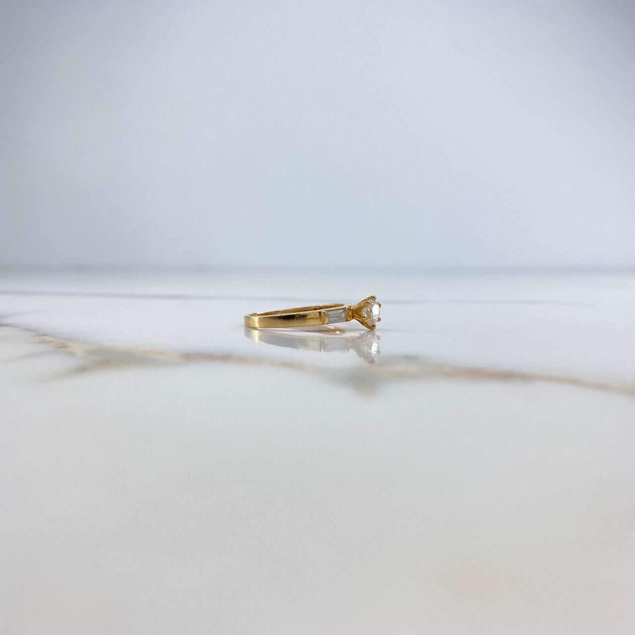 Anillo Solitario  2.45gr / T7 / Circones Blancos Oro Amarillo &