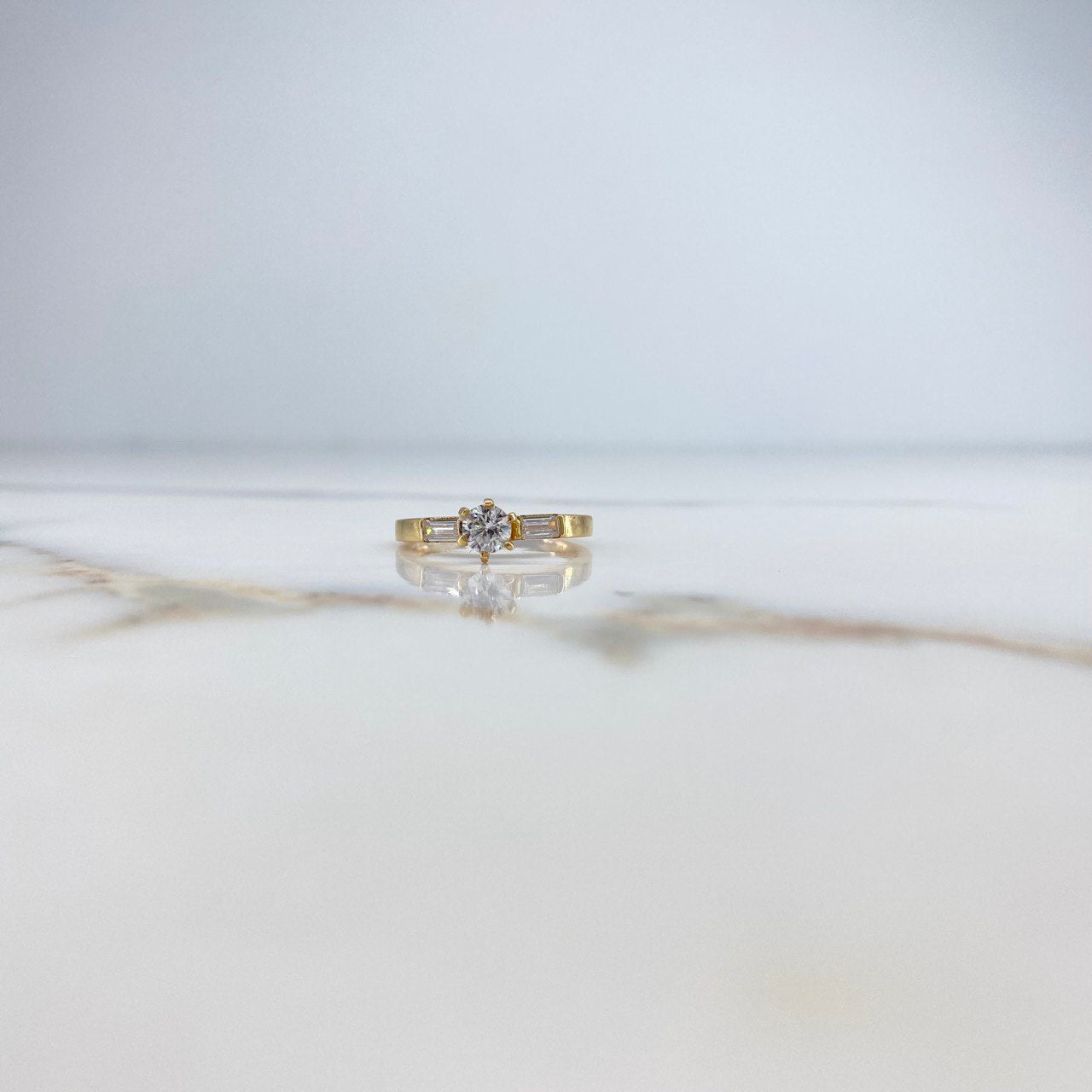 Anillo Solitario  2.45gr / T7 / Circones Blancos Oro Amarillo &