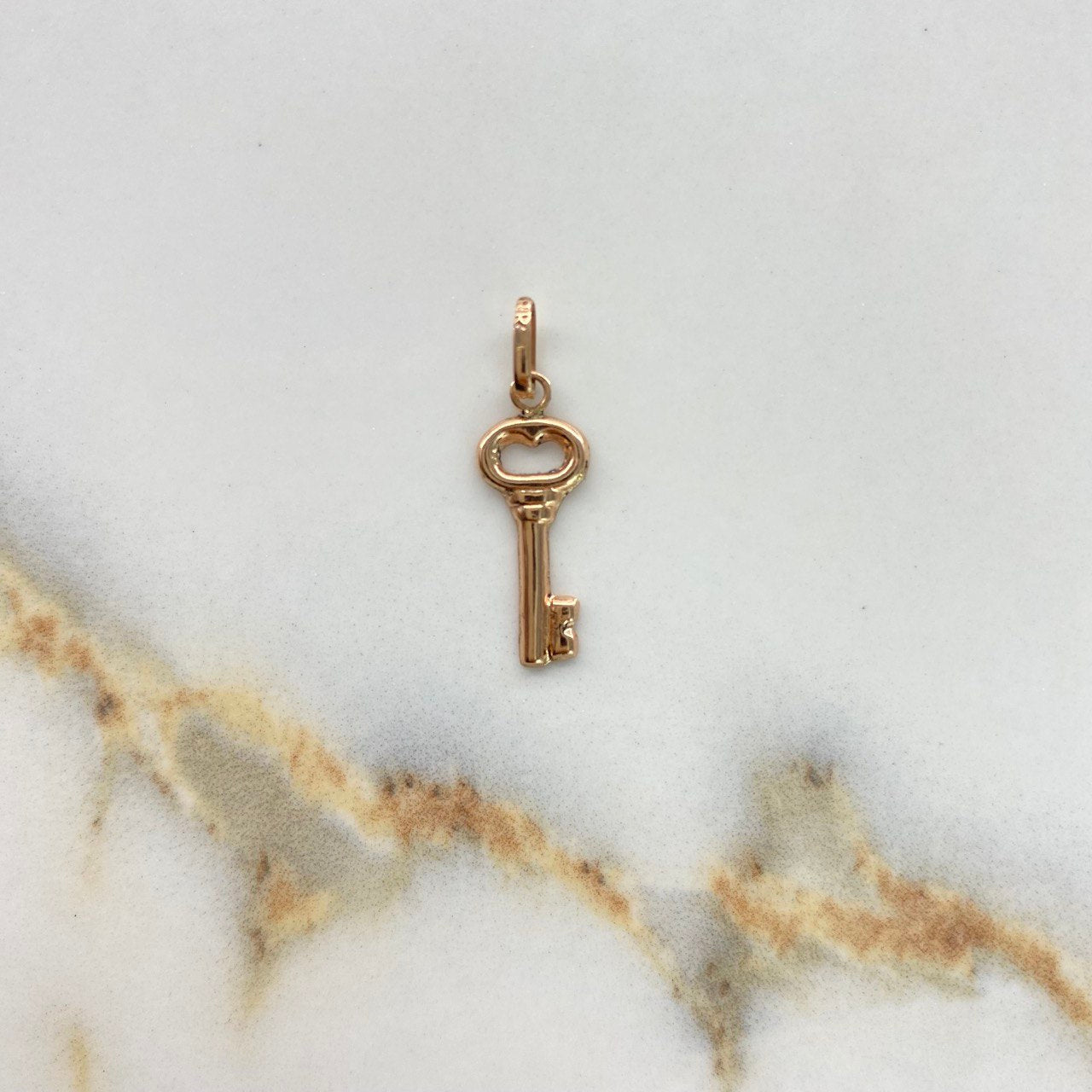 Dije Llave 0.5gr / 2.3cm / Lisa Oro Rosa &