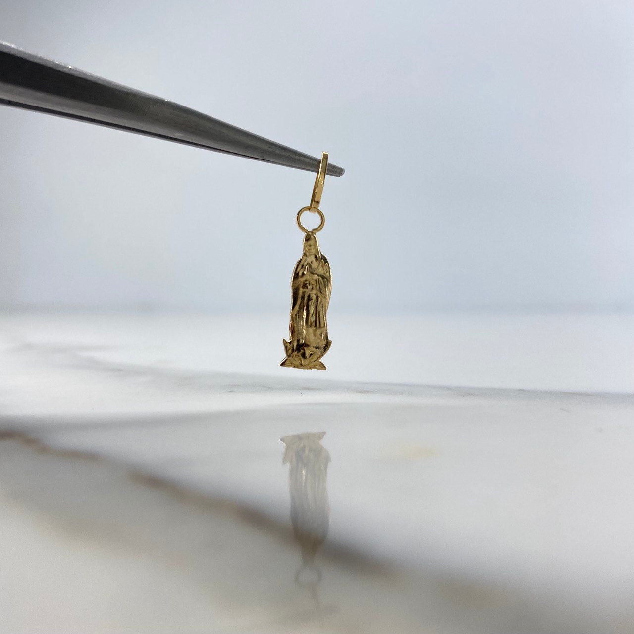 Dije Virgen de Guadalupe 1.1gr / 2.5cm / Lisa Oro Amarillo &