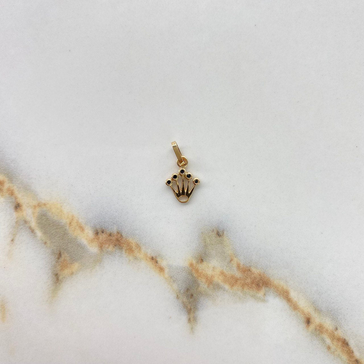 Dije Corona RX 0.4gr / 1.5cm / Circones Negros Oro Amarillo &