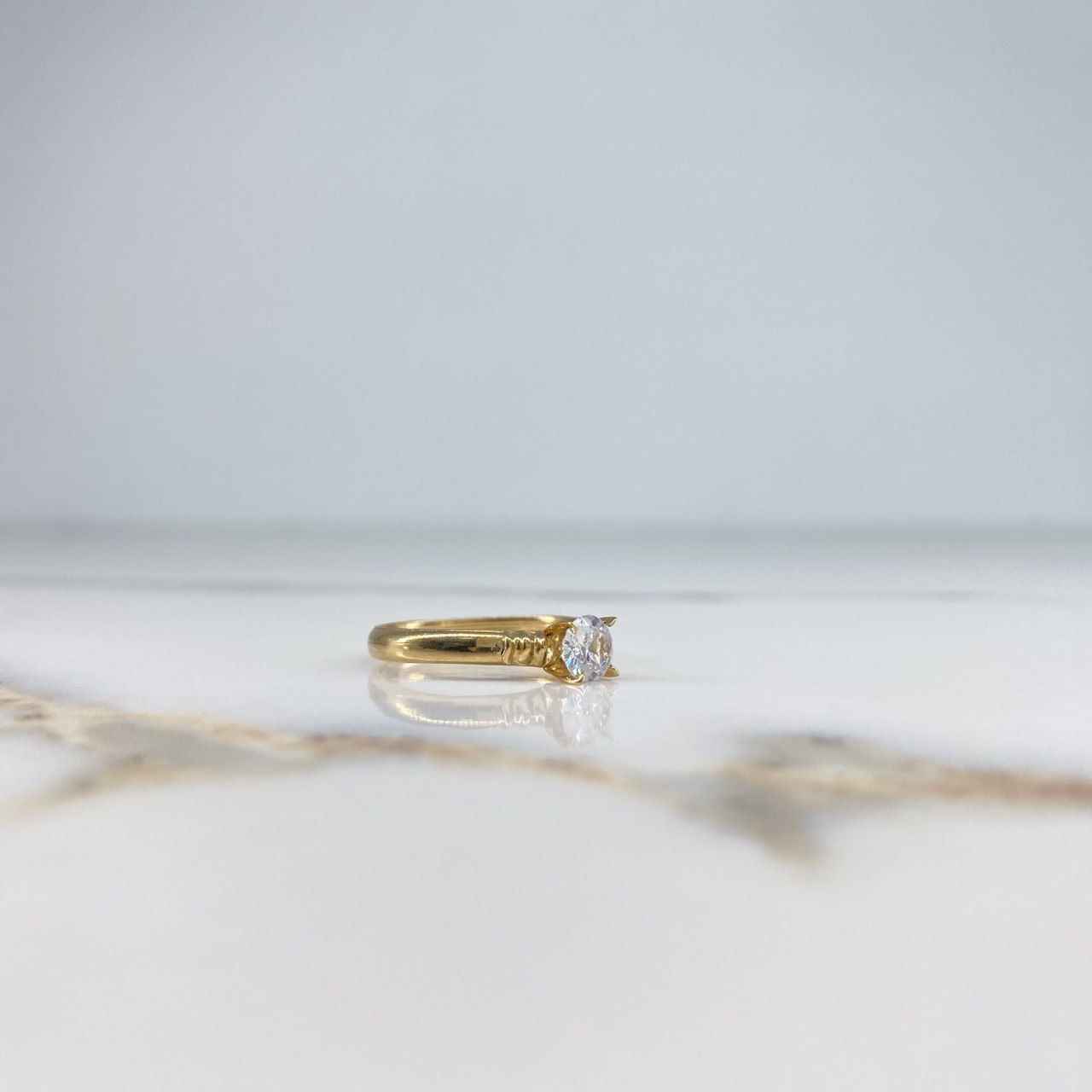 Anillo Solitario 1gr / T7 3/4 / Circon Blanco Rayas Oro Amarillo &