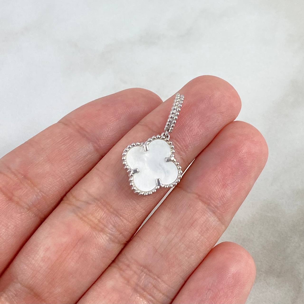 Dije Trebol VCyA 2gr / 2.3cm / Nacar Blanco Oro Blanco +4