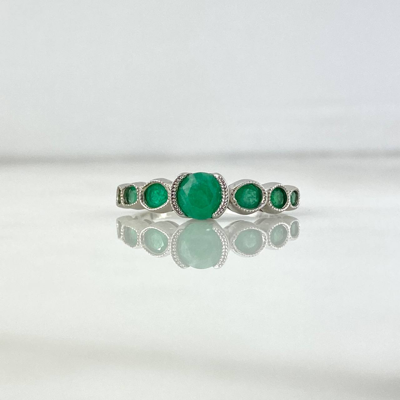 Anillo Solitario Ovalos Secuenciales T8 1/4 Anillo Esmeraldas 5.76Qts Plata 925 (Joya)