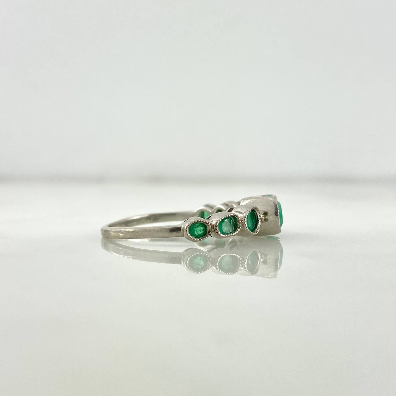 Anillo Solitario Ovalos Secuenciales T8 1/4 Anillo Esmeraldas 5.76Qts Plata 925 (Joya)