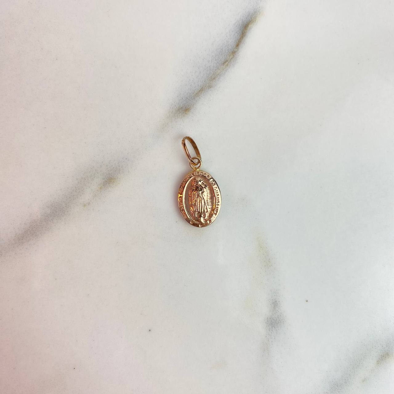 Dije virgen De Guadalupe 0.45gr / 2cm / Troquelado Oro Rosa $