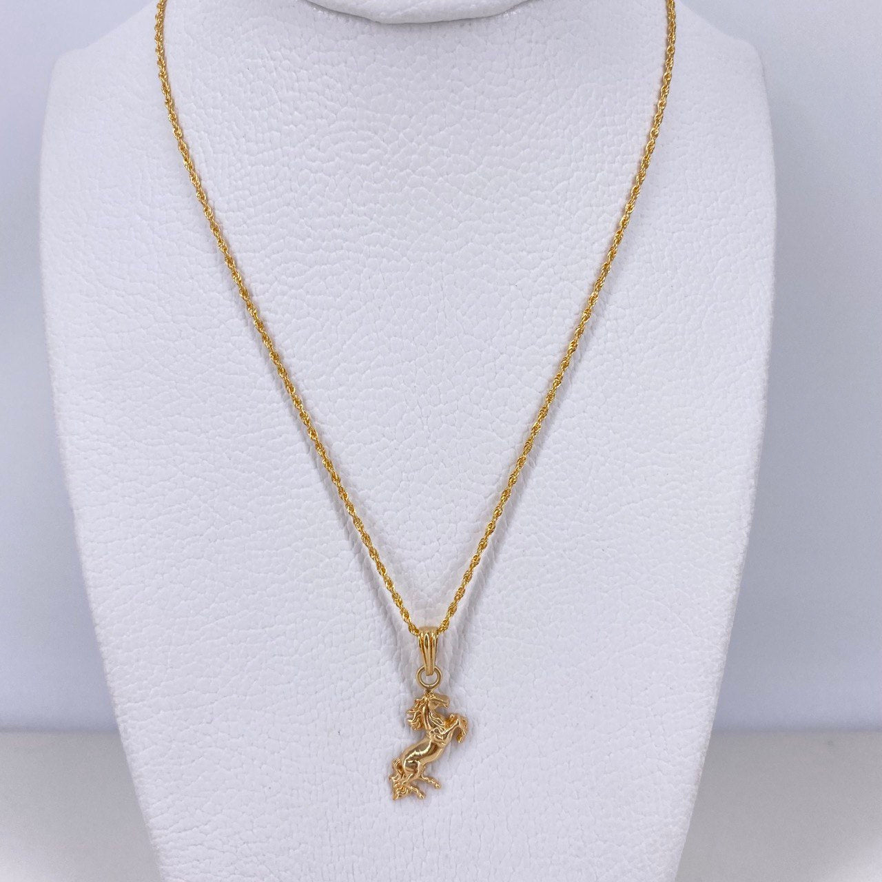 Cadena Lazo 1.10gr / 60cm + Dije Caballo 1.20gr / 2.5cm Oro Amarillo (Oferta) $