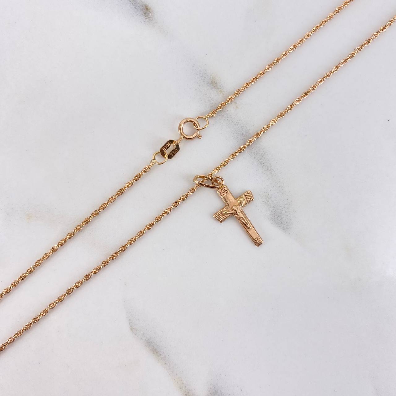 Cadena Lazo 1.10gr / 55cm + Dije Cruz Cristo 0.40gr / 2cm Oro Rosa (Oferta) $