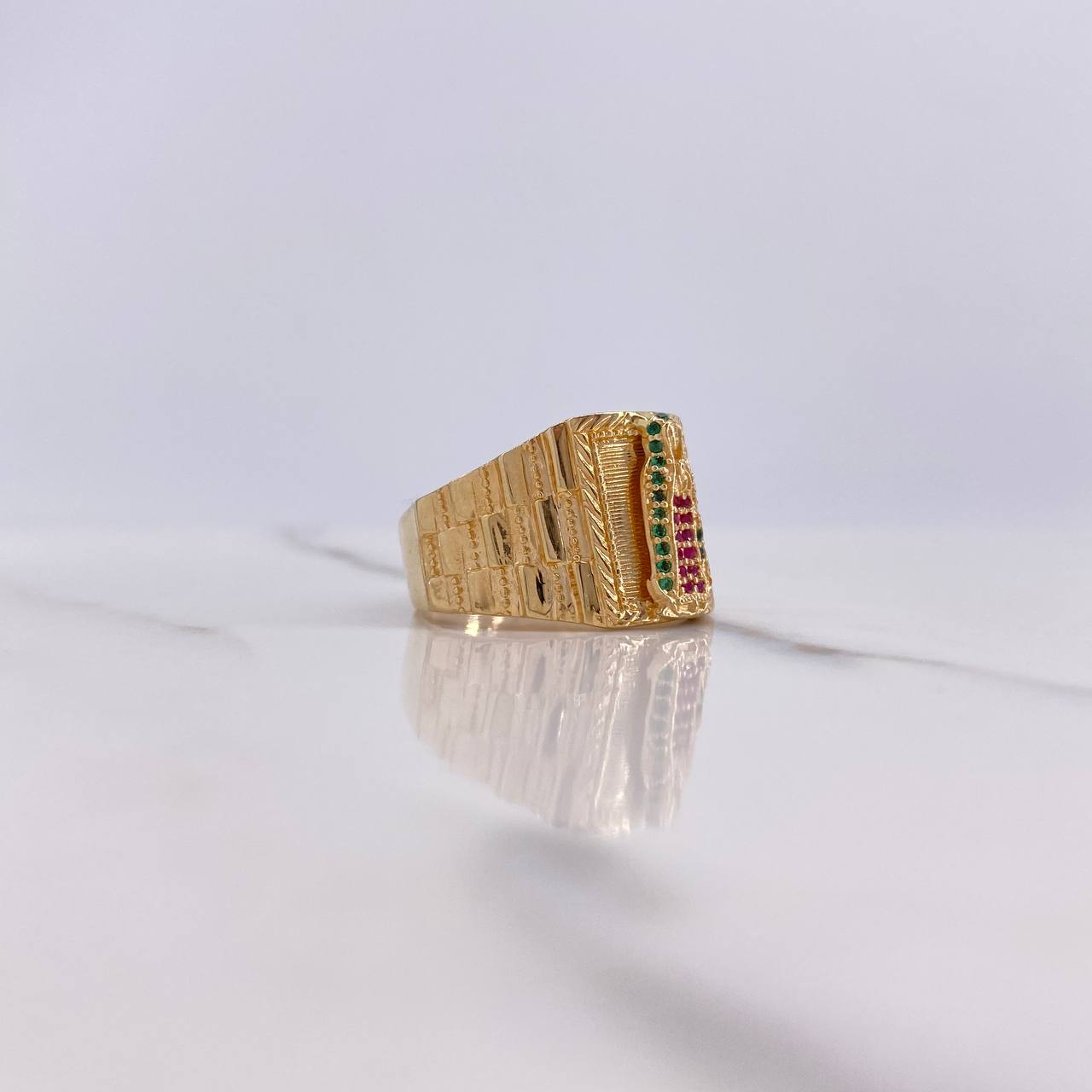 Anillo Virgen de Guadalupe 10.8gr / T10 1/4 / Circones Verdes Fucsias Oro Amarillo $