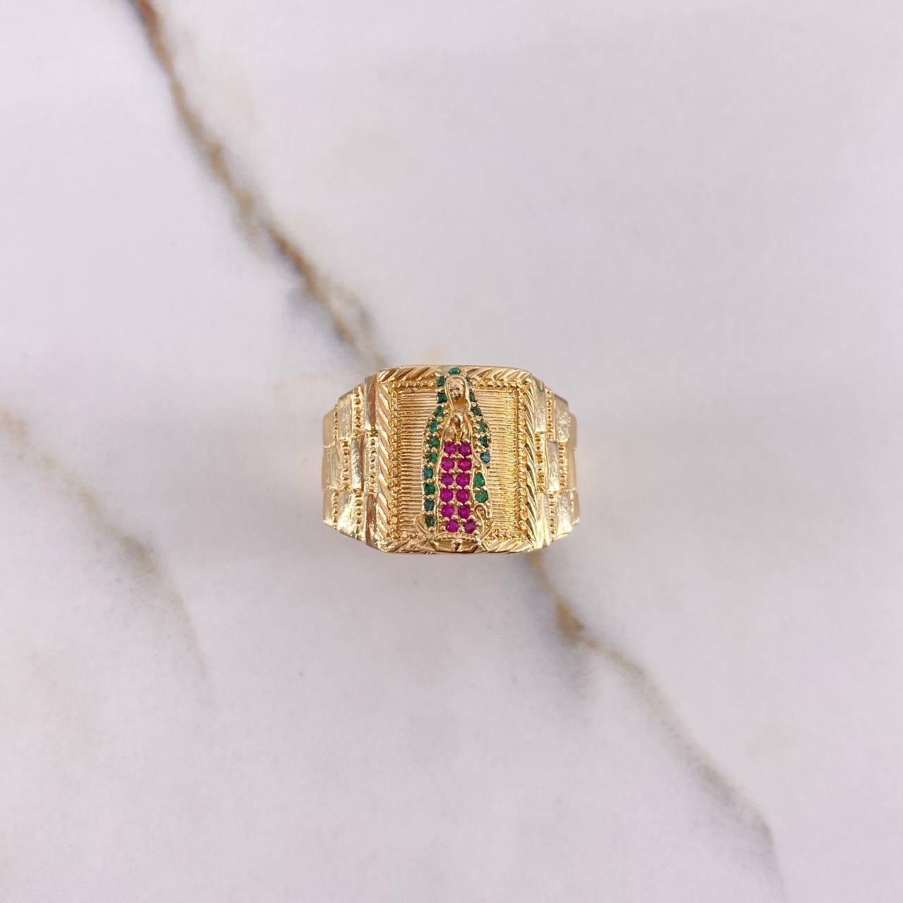 Anillo Virgen de Guadalupe 10.8gr / T10 1/4 / Circones Verdes Fucsias Oro Amarillo $