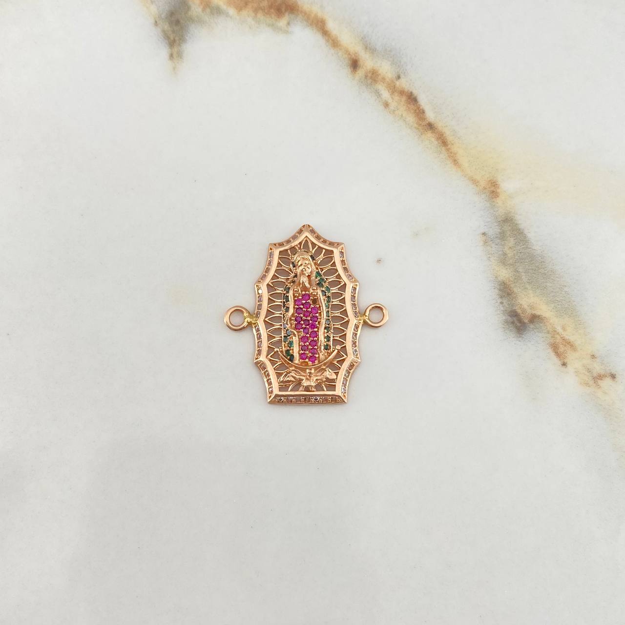 Herraje Virgen de Guadalupe 4.35gr / 2.5cm / Circones Verdes Fucsias Blancos Oro Rosa $