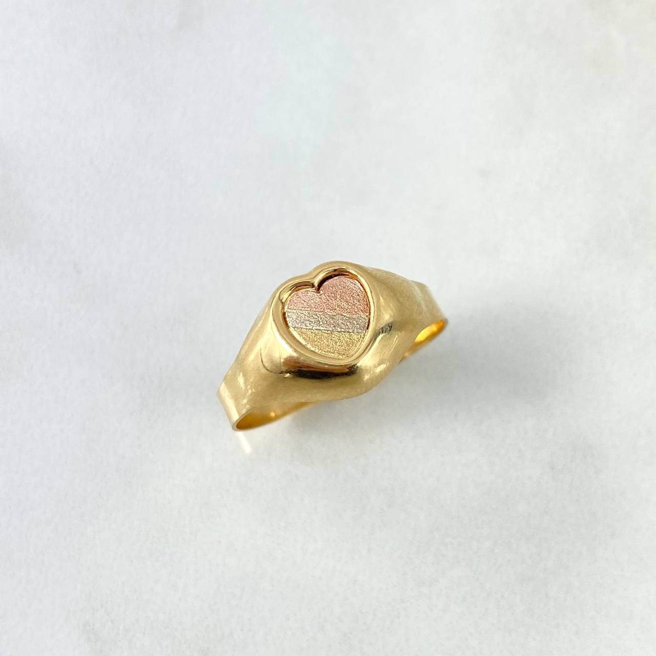 Anillo Sello Corazon 1.9gr / T7 3/4 / Rayado Tres Oros *