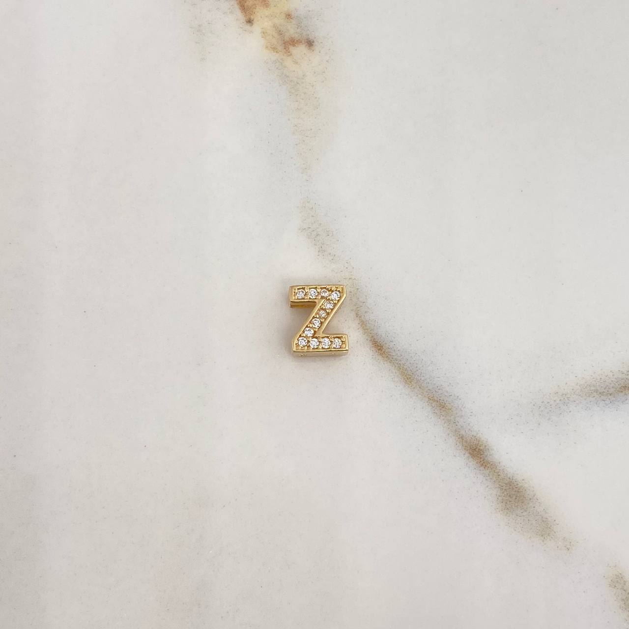 Dije Letra Z 0.75gr / 0.7cm / 3D Circones Blancos Oro Amarillo $