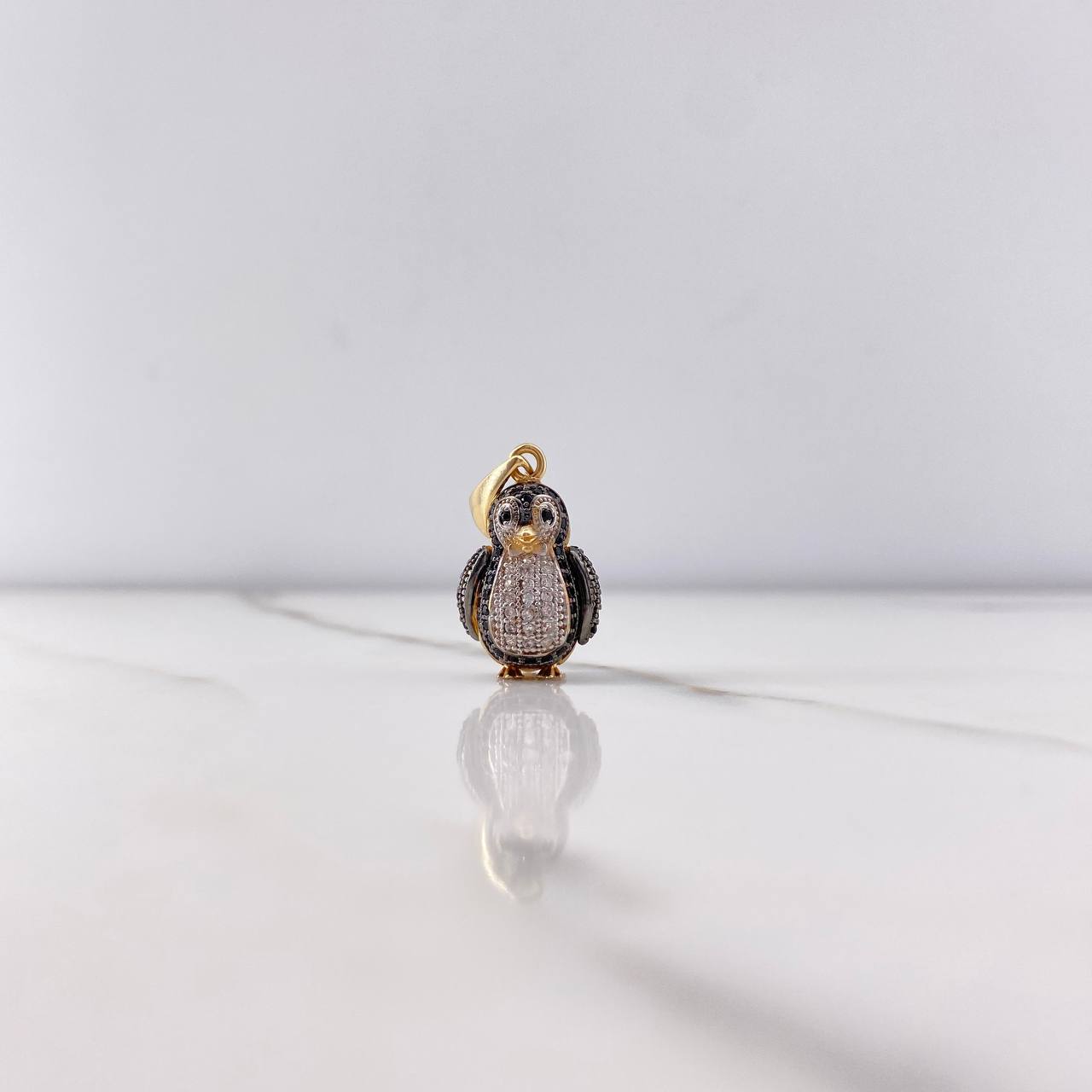 Dije Pingüino Articulado 3.95gr / 2.7cm / Circones Blancos Negros Dos Oros Amarillo Blanco &