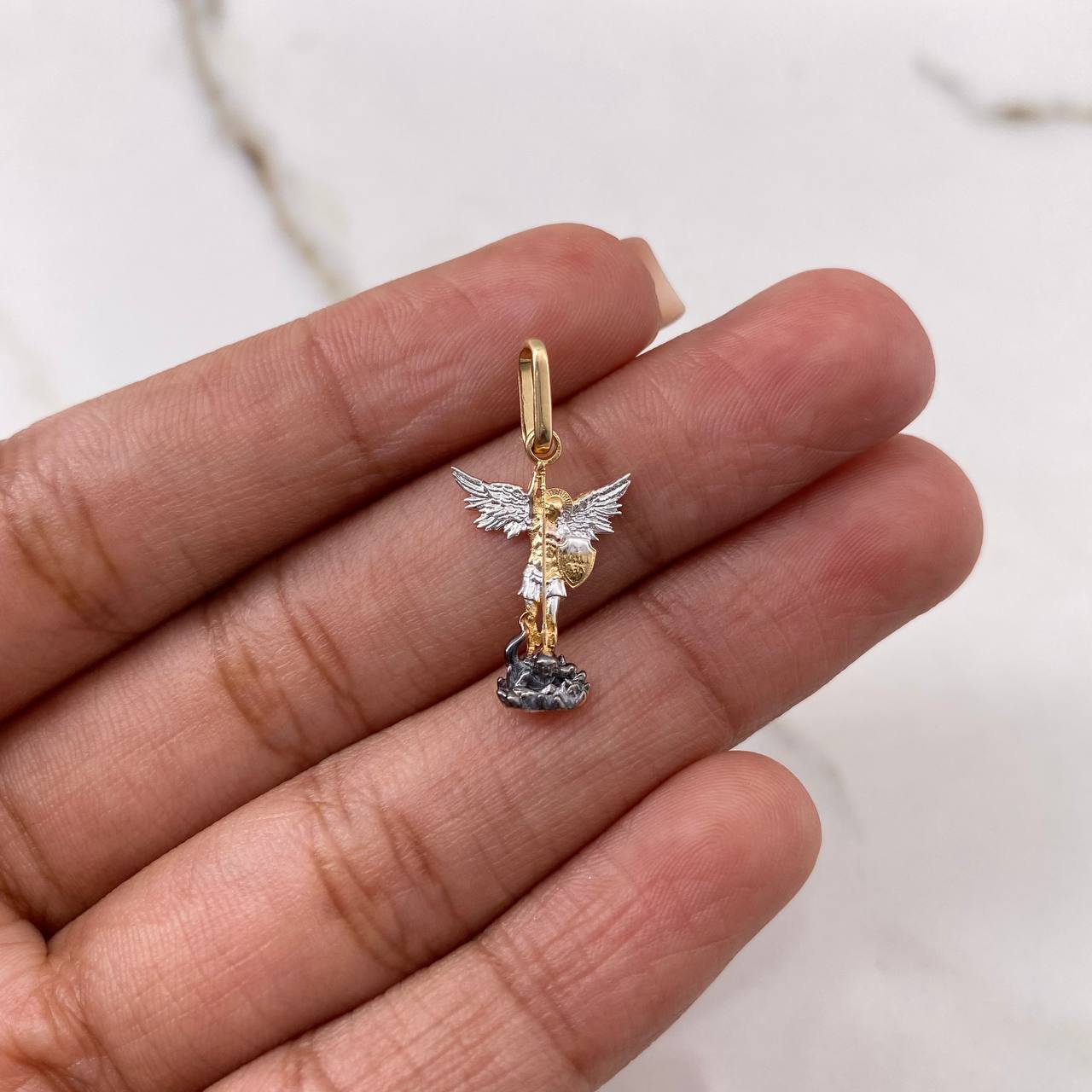 Dije San Miguel Arcángel 1gr / 2.4cm / Dos Oros Amarillo Blanco &