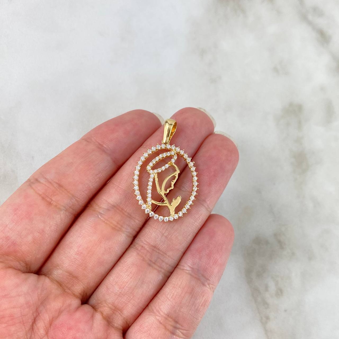 Dije Virgen María 2.7gr / 3cm / Circones Blancos Oro Amarillo